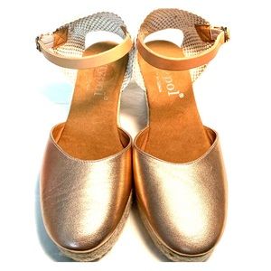 NWOT Maypol Rose Gold Metallic Espadrille Wedges